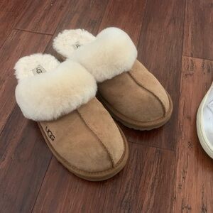 Ugh slippers like new 7.5/38